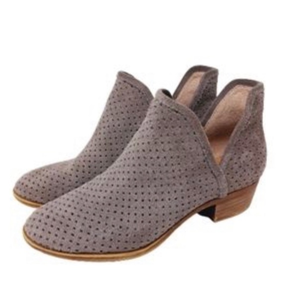 Lucky Brand Brooklin Perforated Cutout Suede Leather Ankle Boots Booties 5.5M - Picture 2 of 9